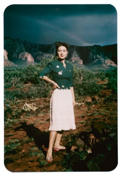 Dorothea Tanning, Sedona, Arizona - Fotografía de Lee Miller, 1946. © Archivos de Lee Miller.