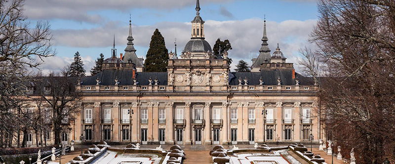 Real sitio de la Granja de San Ildefonso , o Palacio Real de La Granja, en la provincia de Segovia.